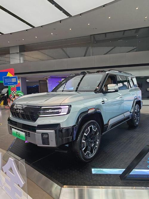 成都94比亚迪方程豹硬派越野的爆款，英菲尼迪35周年与你共成长